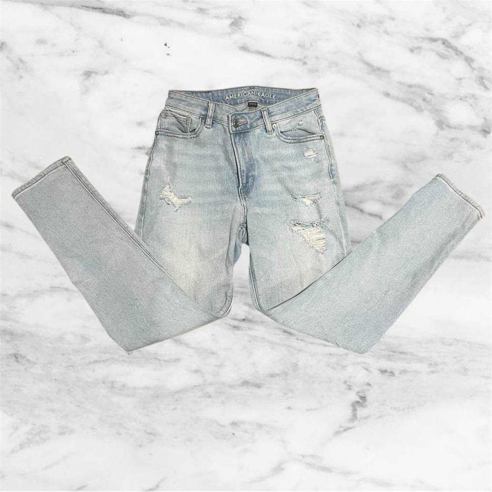 American Eagle Distressed Light Wash Skinny Jeans Size 2 Stretch Raw Hem